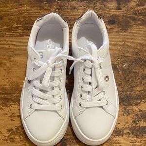 GBG Los Angeles White Sneakers